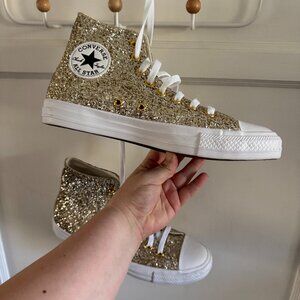 RARE Golden Glitter Converse All Stars in Womens Size 9!